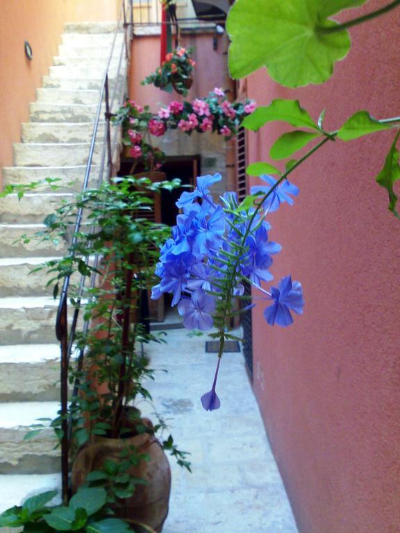 شقة Il Cortile Fiorito تراباني المظهر الخارجي الصورة